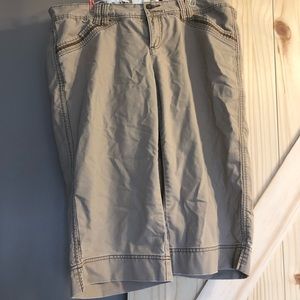 Maurice’s size 18 khaki capris